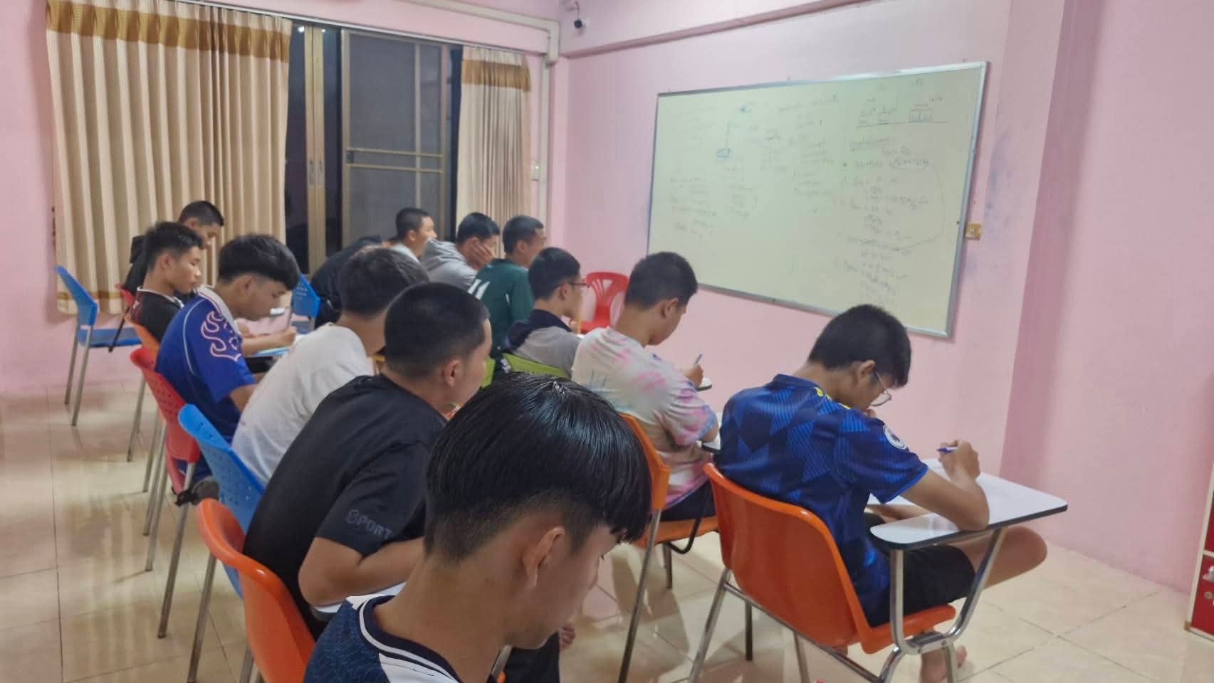 นักเรียนตั้งใจเรียน