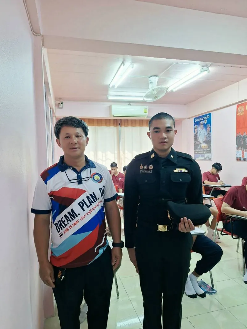 คุณครูกับรุ่นพี่ศิษย์เก่า