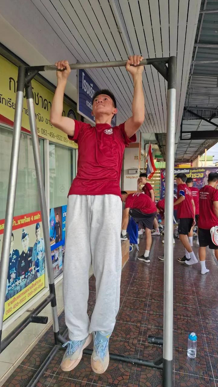 ฝึกโหนบาร์